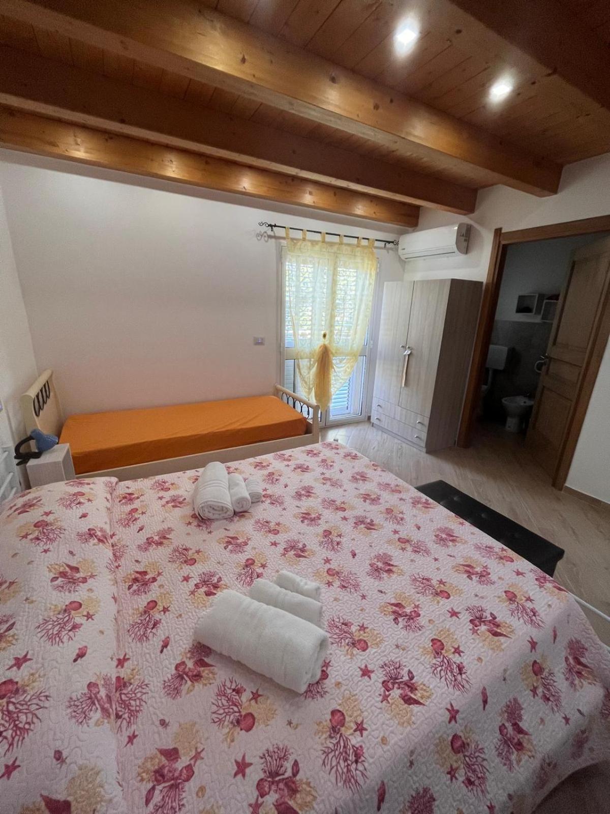 Bed and Breakfast Debel House à Marina di Ragusa Extérieur photo